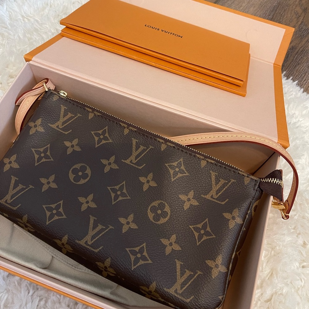 Authentic Louis Vuitton Monogram Pochette